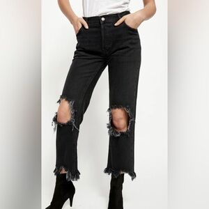 FREE PEOPLE: DISTRESSED BLACK MAGGIE JEANS. Size 31